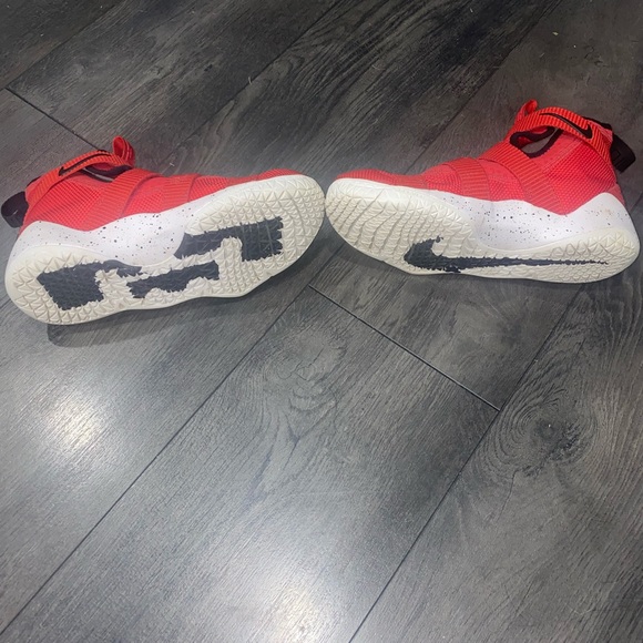 Nike Lebron Solider Zooms - Picture 4 of 4